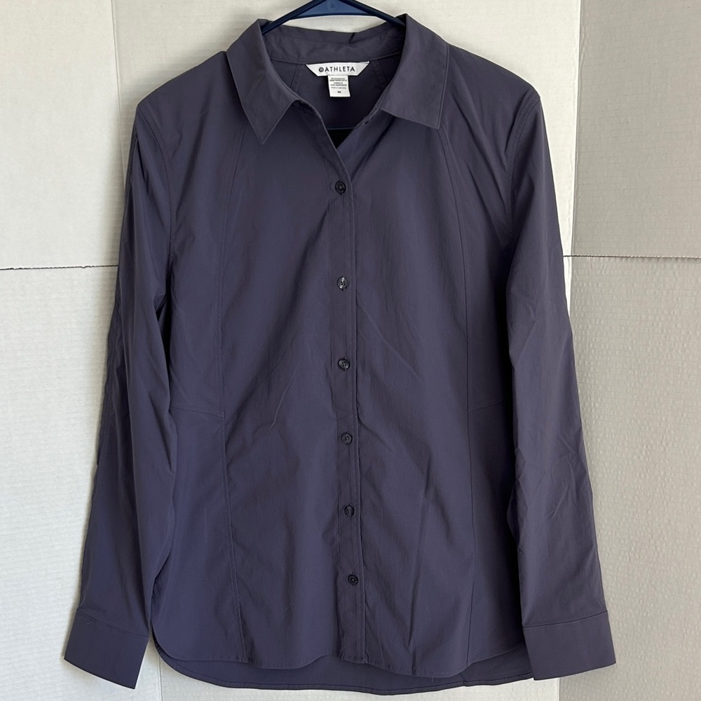 Athleta Women’s Relaxed Long Sleeve Button Up Blouse, Size M, like new.